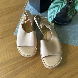 Born | Inlet Sandals | Size 7